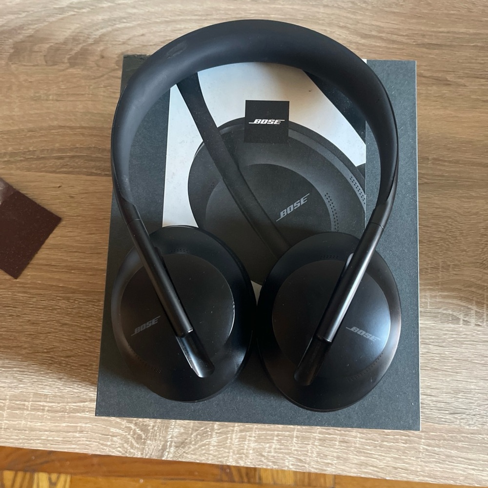 Bose 700 Noise Cancelling Headphones - Black